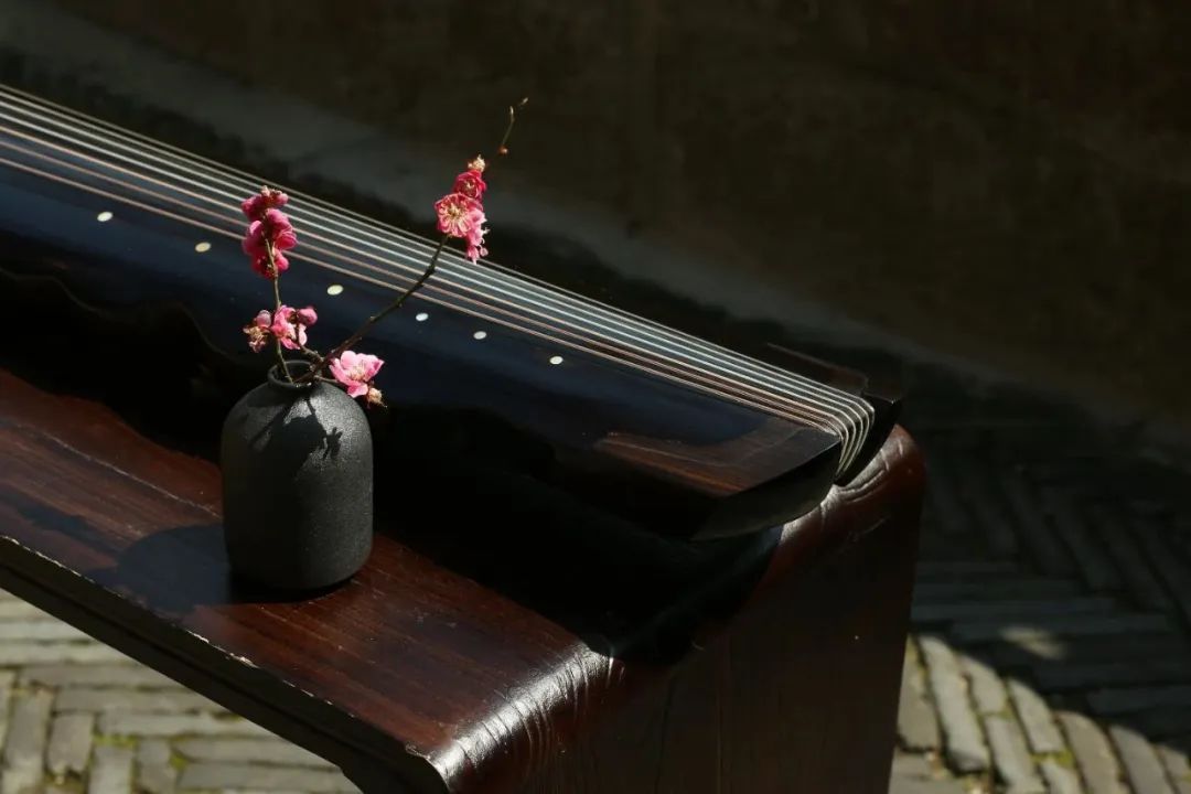 古琴的琴面是_一般古琴的琴面是什么做的_一般古琴的琴面為