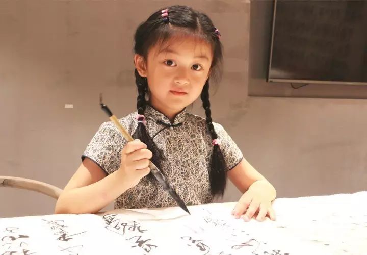 孩子學(xué)古箏的最佳年齡_古箏適合多大孩子學(xué)_古箏適合多大年齡開始學(xué)