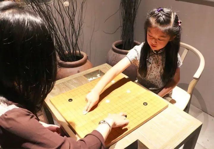 古箏適合多大孩子學(xué)_孩子學(xué)古箏的最佳年齡_古箏適合多大年齡開始學(xué)